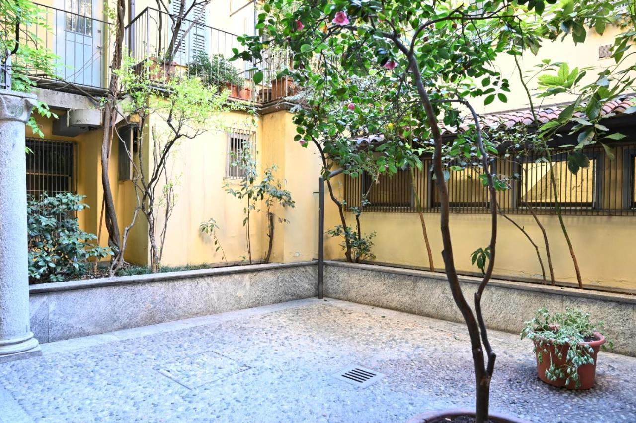 Appartamento Le Guglie In Piazza Castello - Centro Storico Milan Extérieur photo