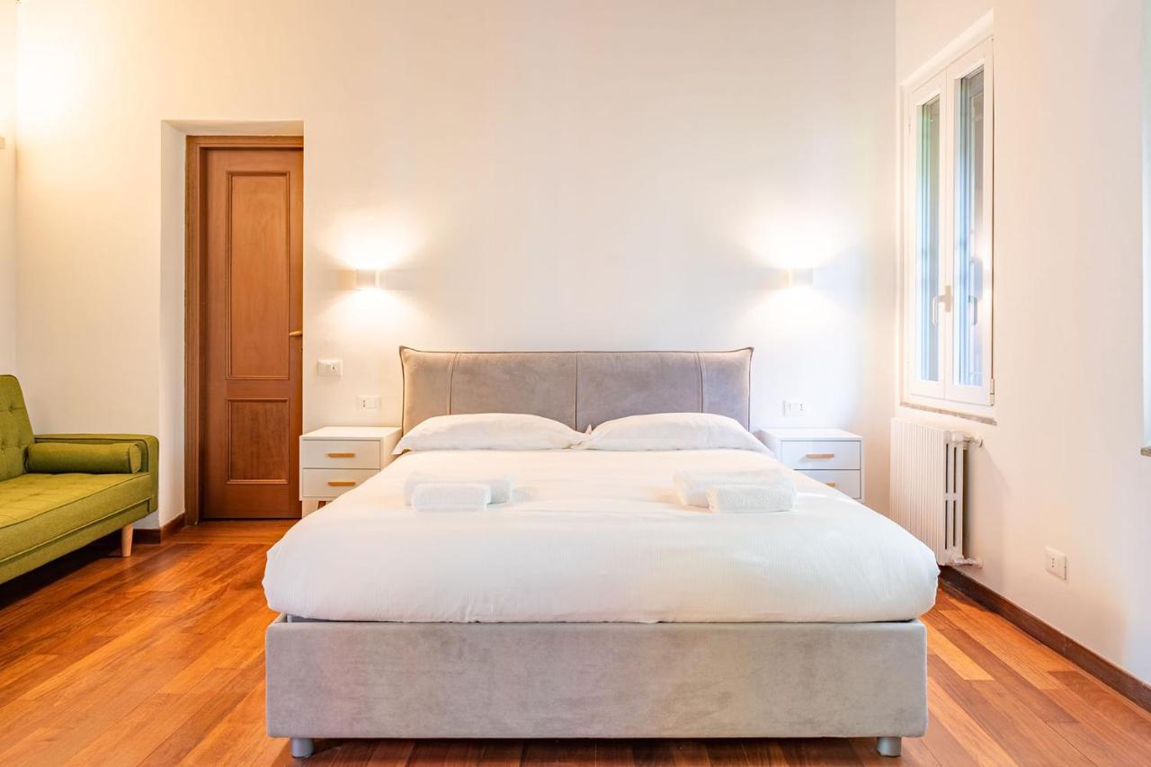 Appartamento Le Guglie In Piazza Castello - Centro Storico Milan Extérieur photo